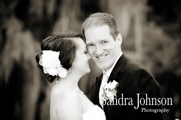 Best Lakeside wedding at Paradise Cove in Orlando, Florida - Wedding photographer - Sandra Johnson (SJFoto.com)
